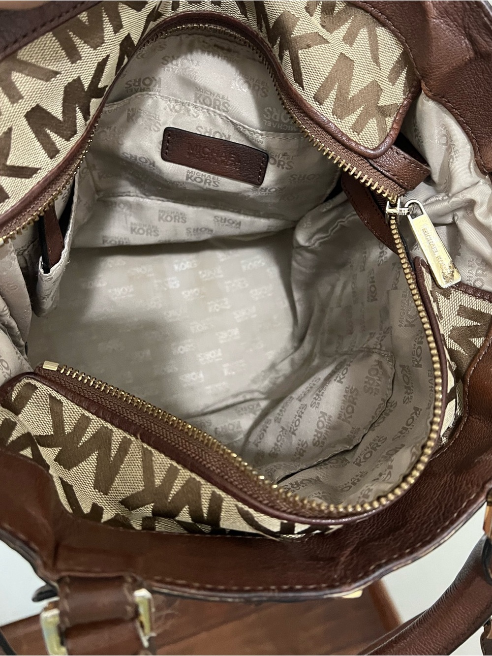 Michael Kors Kingsbury Medium Tote Bag - Picture 4 of 7